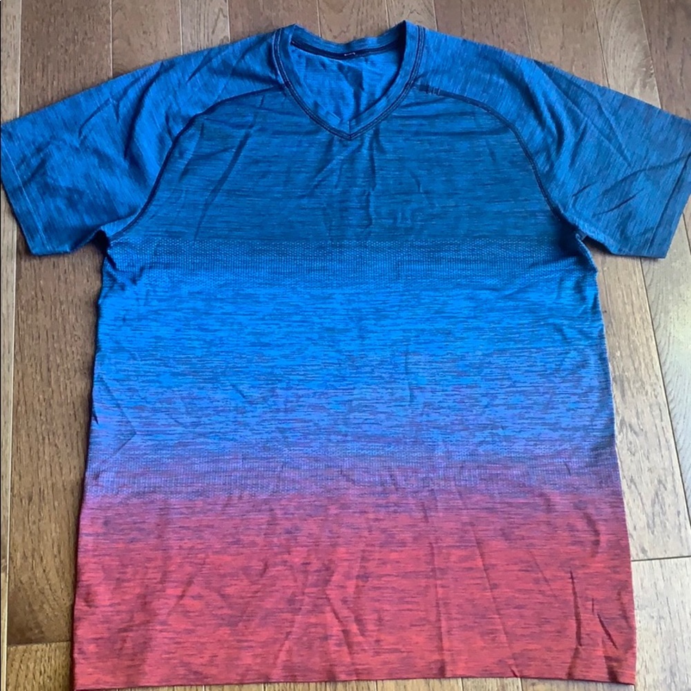 Lululemon Men’s Ombré V-neck tee Large